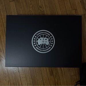 BOX + PACKAGE CANADA GOOSE